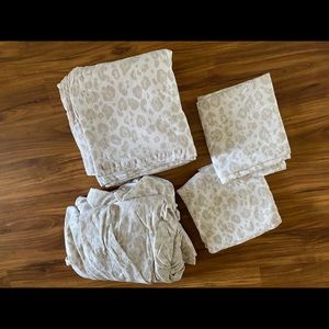 Ballard Designs King sz leopard flannel sheet set